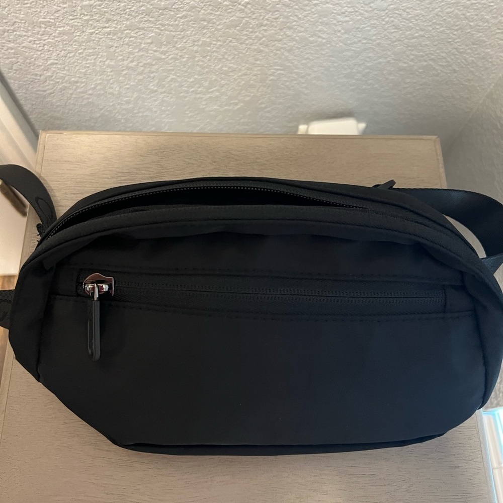 CALIA by Carrie Underwood Belt
Bag in black